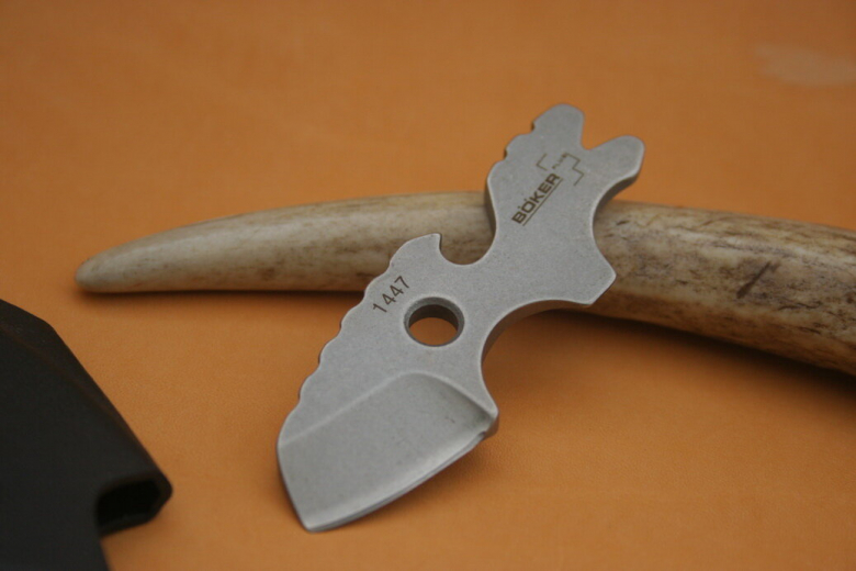 Boker 01BO766 CFM-A1 мощный коротыш, чей функционал ограничен только длиной клинка